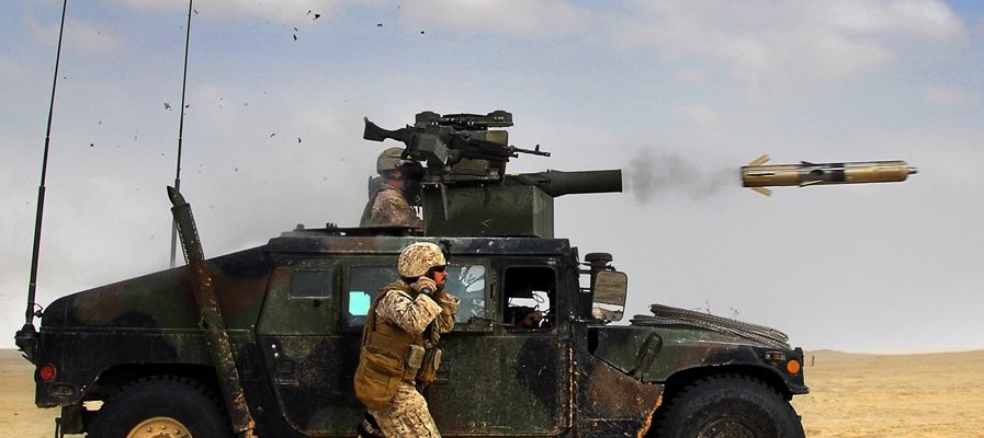 Руският танк Т-90 издържа пряко попадение от американската ракета TOW-2