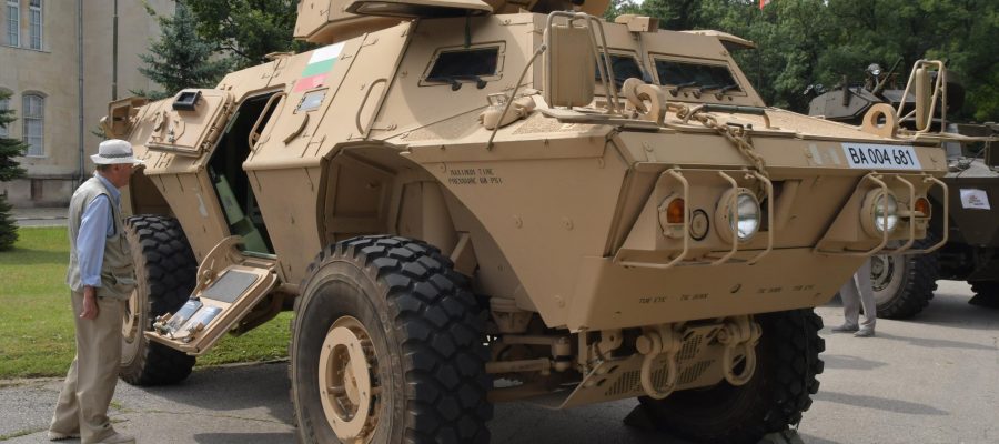 Българска и американска бойна техника показват във Военна академия в София