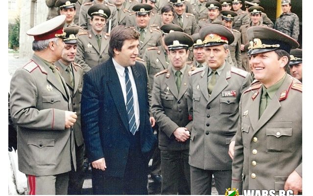 14 декември 1989 г- девета танкова бригада в Горна баня е приведена в пълна бойна готовност