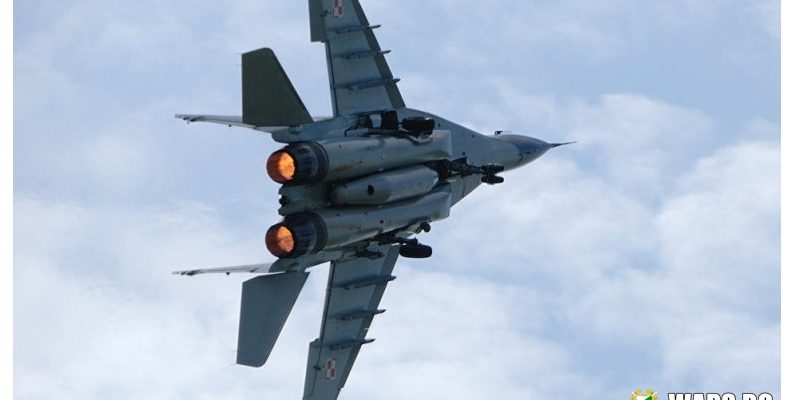 Появи се видео на съпровождащи самолета на Шойгу сръбски изтребители