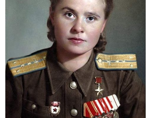 Историята на Мария Долина- зам командир на авиационен полк-бомбардирала немски летища със 45 тона бомби